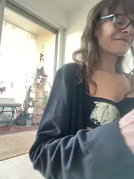 Chris06d22xh online show from November 2025 02:20:01 PM