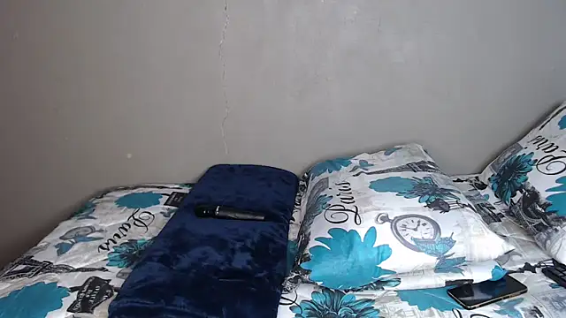 Snapshot of Lunalee chatting on December 2025 09:43:02 PM Lunalee online show from December 2025 09:43:02 PM