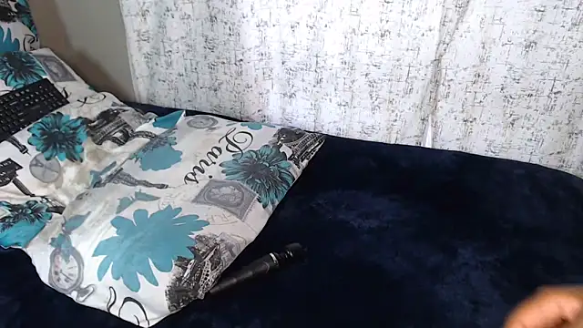 Snapshot of Lunalee chatting on January 2026 06:49:01 AM Lunalee online show from January 2026 06:49:01 AM