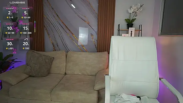 MilaCrave online show from October 2025 11:40:01 AM