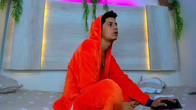 Wicked Twink online show from November 2025 01:02:01 PM