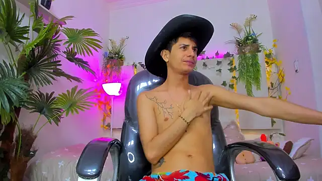 Wicked Twink online show from November 2025 01:32:01 PM