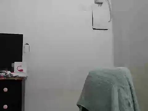 Snapshot of Bratzhot09 chatting on October 2025 03:25:01 PM Bratzhot09 online show from October 2025 03:25:01 PM