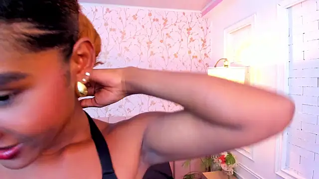 halleylorens online show from July 2026 06:25:01 PM