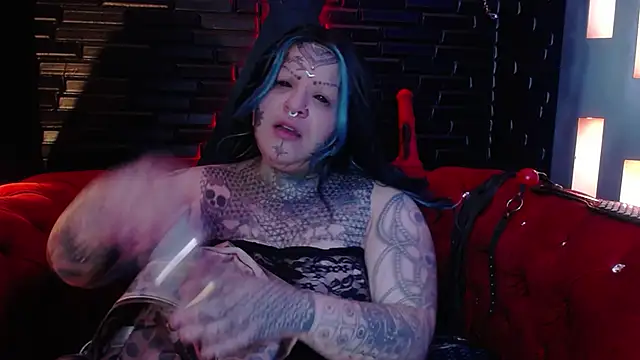 Venus Rock online show from November 2025 03:45:02 AM