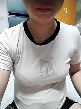 Snapshot of Mie_rose chatting on April 2026 10:32:02 PM Mie rose online show from April 2026 10:32:02 PM