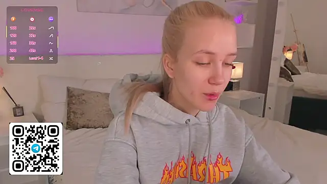 Snapshot of Anellyball chatting on April 2026 10:12:02 AM Anellyball online show from April 2026 10:12:02 AM