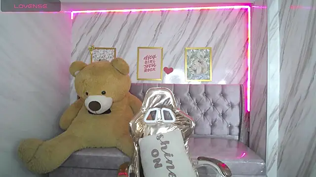 Eilyn love b online show from September 2025 12:51:01 PM