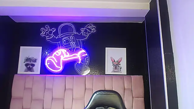 Eilyn love b online show from September 2025 12:50:02 PM