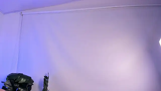 Snapshot of Nicolle_Evanss_ chatting on September 2025 04:23:01 AM Nicolle Evanss online show from September 2025 04:23:01 AM