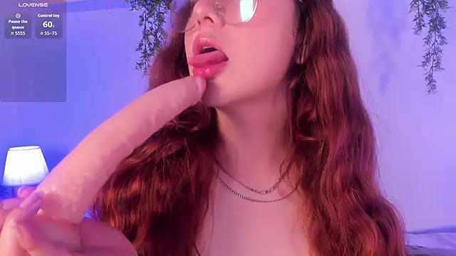 Snapshot of Nicolle_Evanss_ chatting on November 2025 04:44:02 AM Nicolle Evanss online show from November 2025 04:44:02 AM