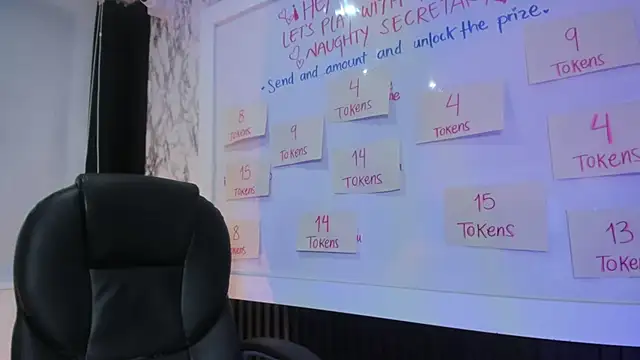 Lila Cox online show from September 2025 11:01:01 AM