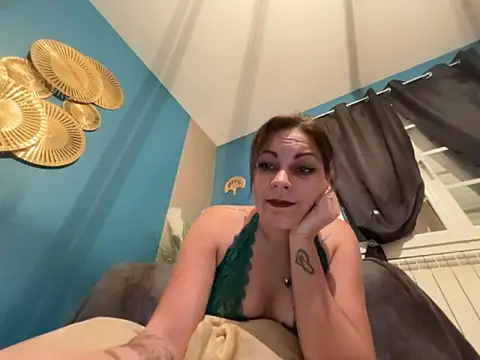 Snapshot of minettedusud chatting on November 2025 09:37:01 AM minettedusud online show from November 2025 09:37:01 AM