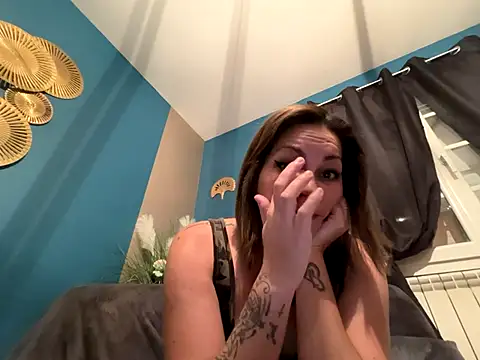 Snapshot of minettedusud chatting on December 2025 01:09:02 PM minettedusud online show from December 2025 01:09:02 PM