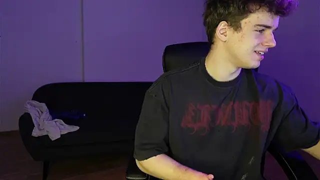 Snapshot of Ricky_Becko chatting on December 2025 04:34:01 PM Ricky Becko online show from December 2025 04:34:01 PM