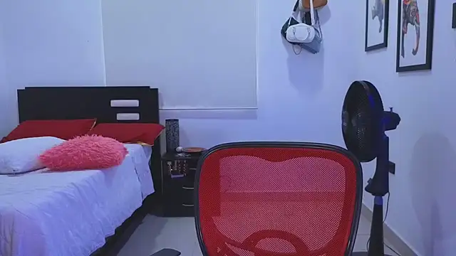 EmilyKisx online show from October 2025 02:25:01 PM