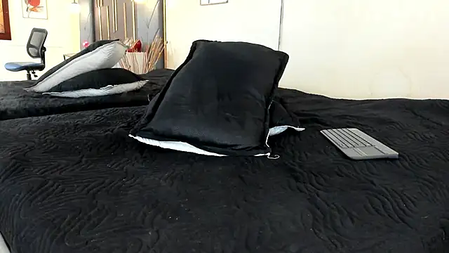 OliviGrace online show from April 2026 01:25:02 PM
