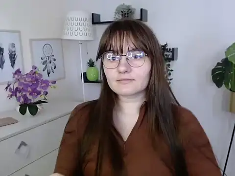 Julie Diamond online show from October 2025 12:28:01 PM