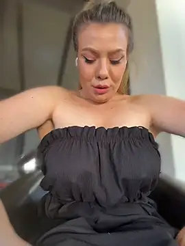 emmasweett11 online show from August 2026 02:52:02 PM