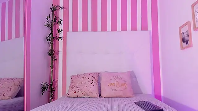 Snapshot of Maddy_Norton chatting on February 2026 07:45:01 PM Maddy Norton online show from February 2026 07:45:01 PM