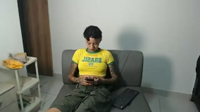 Snapshot of ParisAndVi chatting on November 2025 02:14:02 AM ParisAndVi online show from November 2025 02:14:02 AM