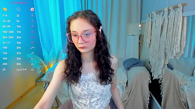 Snapshot of MilliMouse chatting on October 2025 06:17:02 PM MilliMouse online show from October 2025 06:17:02 PM