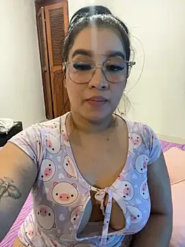 Snapshot of Aliciawhitee chatting on November 2025 01:05:02 AM Aliciawhitee online show from November 2025 01:05:02 AM