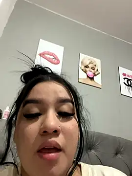 Snapshot of Aliciawhitee chatting on November 2025 02:21:02 AM Aliciawhitee online show from November 2025 02:21:02 AM