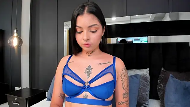 hannah miltonn online show from December 2025 06:48:02 PM