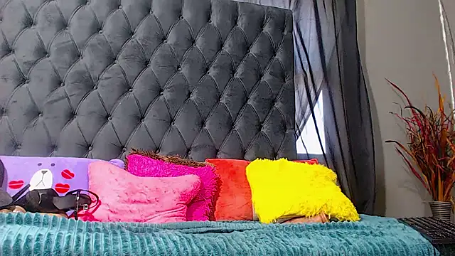 Snapshot of LoloQueen5 chatting on January 2026 09:23:02 AM LoloQueen5 online show from January 2026 09:23:02 AM