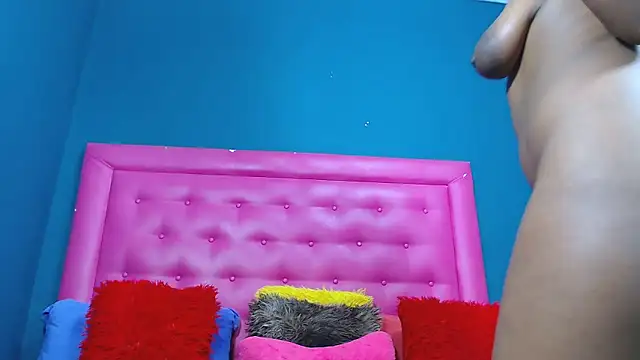 Snapshot of LoloQueen5 chatting on February 2026 03:41:02 PM LoloQueen5 online show from February 2026 03:41:02 PM