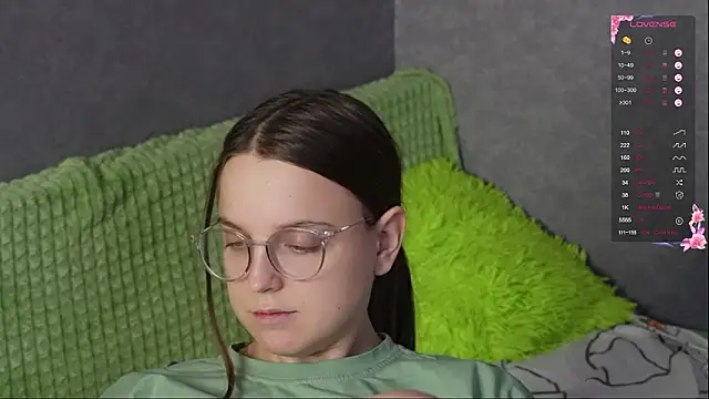 Violetwin online show from February 2026 11:31:02 AM