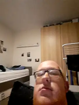 Snapshot of geilerd122 chatting on October 2025 08:21:02 PM geilerd122 online show from October 2025 08:21:02 PM