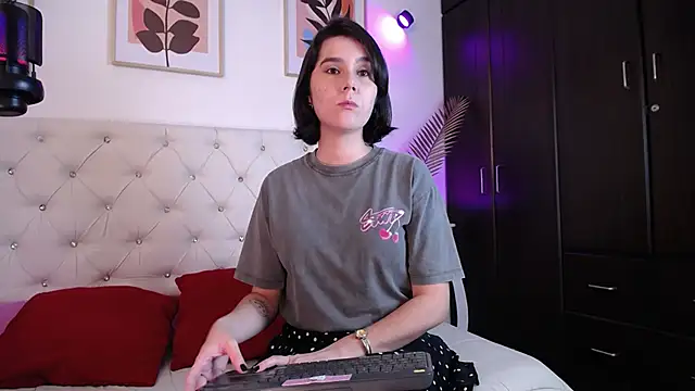 Snapshot of barbyehot chatting on December 2025 01:33:01 AM barbyehot online show from December 2025 01:33:01 AM