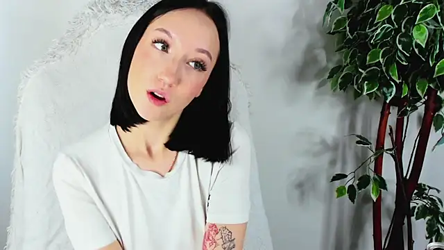 Snapshot of EileenMoores chatting on September 2025 05:42:01 AM EileenMoores online show from September 2025 05:42:01 AM