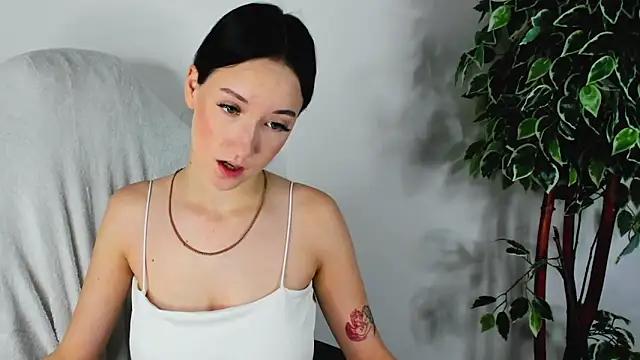 Snapshot of EileenMoores chatting on September 2025 06:36:01 AM EileenMoores online show from September 2025 06:36:01 AM