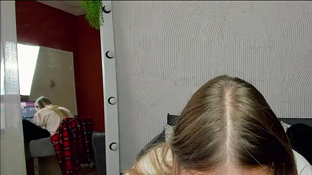 Snapshot of Vel1ka chatting on September 2025 04:25:02 AM Vel1ka online show from September 2025 04:25:02 AM