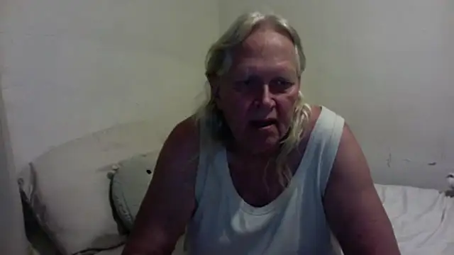 Snapshot of OldLadySara chatting on October 2025 01:38:01 AM OldLadySara online show from October 2025 01:38:01 AM
