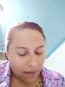 Snapshot of yelezia chatting on January 2026 05:33:01 AM yelezia online show from January 2026 05:33:01 AM