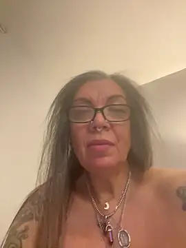 dieseldame1313 online show from December 2024 11:48:01 PM