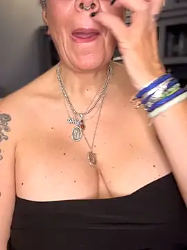 dieseldame1313 online show from February 2026 12:09:02 AM