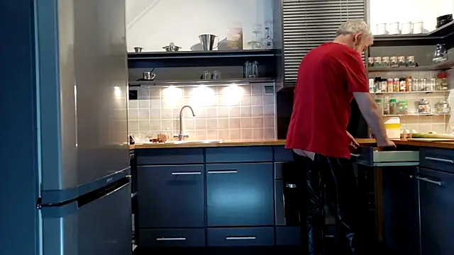 Snapshot of ewaldwillems99 chatting on December 2025 02:03:01 PM ewaldwillems99 online show from December 2025 02:03:01 PM