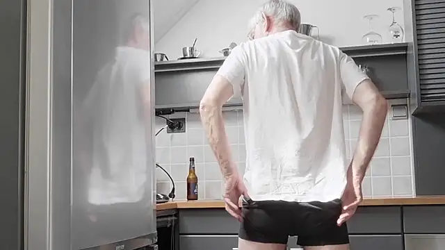 ewaldwillems99 online show from April 2026 12:49:01 PM