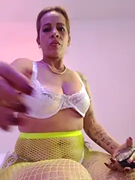 Snapshot of Alisson_Milf chatting on February 2026 04:11:01 AM Alisson Milf online show from February 2026 04:11:01 AM