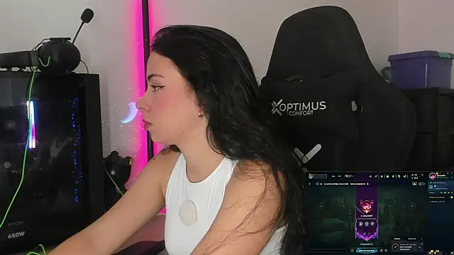 Snapshot of Aishelyng chatting on March 2026 10:04:01 PM Aishelyng online show from March 2026 10:04:01 PM