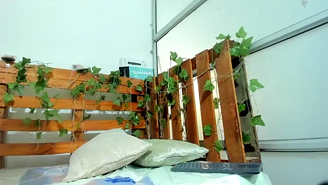 cris dulce online show from April 2026 12:00:02 AM