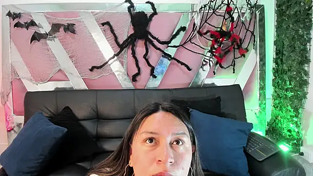 Snapshot of BellaRoux1 chatting on October 2025 12:13:02 PM BellaRoux1 online show from October 2025 12:13:02 PM