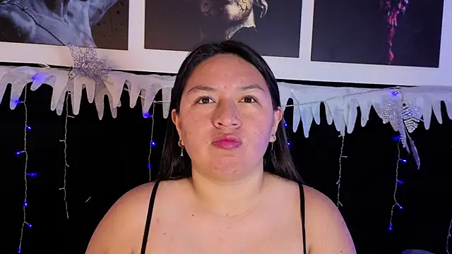 Snapshot of BellaRoux1 chatting on December 2025 12:01:02 PM BellaRoux1 online show from December 2025 12:01:02 PM