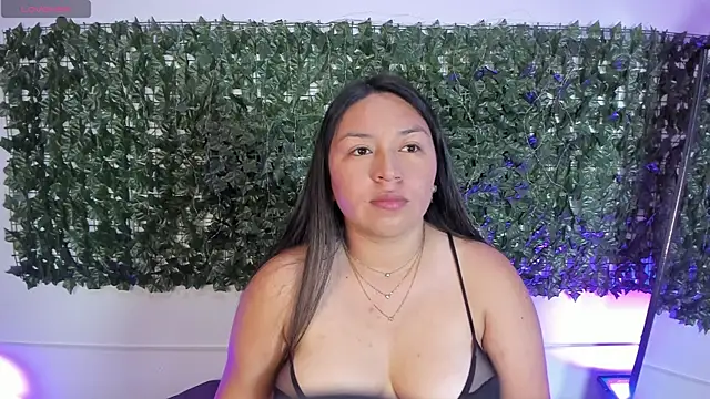 Snapshot of BellaRoux1 chatting on January 2026 12:41:01 PM BellaRoux1 online show from January 2026 12:41:01 PM