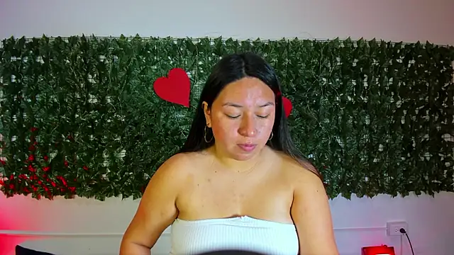 Snapshot of BellaRoux1 chatting on February 2026 12:12:01 PM BellaRoux1 online show from February 2026 12:12:01 PM